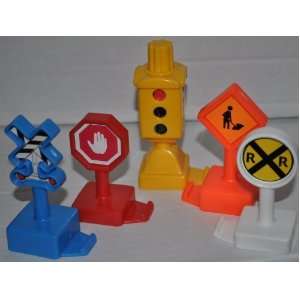 GeoTrax Intersection Stoplight (Rotating), Railroad Crossing Sign 