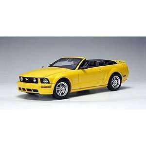  Autoart 118 2005 Ford Mustang GT Convertible screaming 