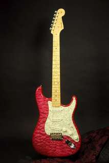   Custom Shop Custom Quilted STRATOCASTER Pink 316400906  