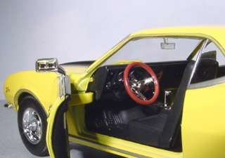   Chevrolet Camaro Z 28 124 diecast   yellow / black Bumblebee  