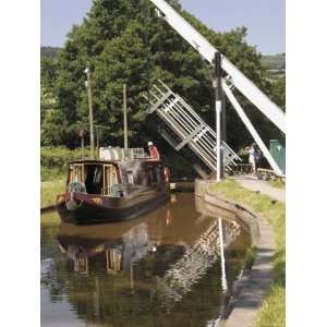 Liftbridge and Towpath, Tal Y Bont, Monmouth and Brecon Canal, Powys 