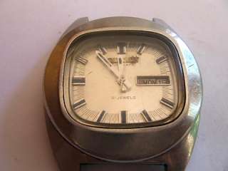 This old watch does not run. It is not serviced and not for daily use 