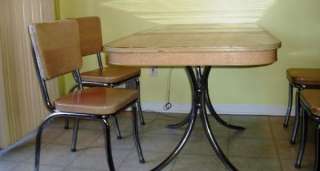 Vintage Formica Table w Leaf & 4 Chairs Tan Woodgrain  