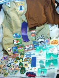 LOT 130+ PC GIRL SCOUT GS PATCHES PINS VESTS DAISY BROWNIE JUNIOR 