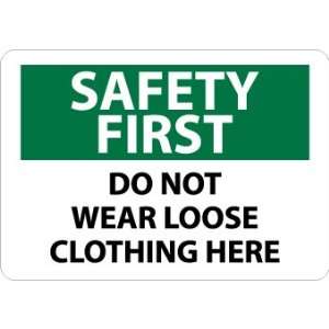  SIGNS DO NOT WEAR LOOSE CLOTHING HERE