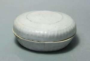 Song Dehua white glaze powder box (a)  
