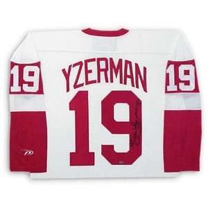  Steve Yzerman Detroit Red Wings Autographed Jersey Sports 
