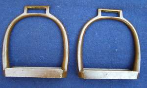 Pair of U.S. Artillery Stirrups, 1905 (93 B)  