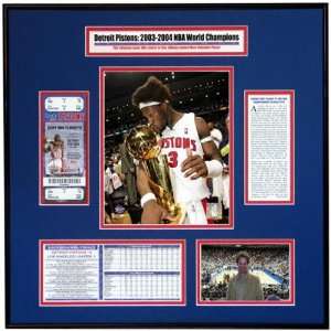  Detroit Pistons   Ben Wallace Trophy Kiss   2004 NBA 