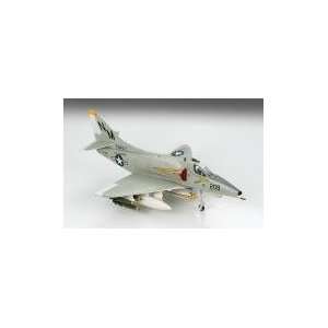   Skyhawk USN VA 192 Golden Dragons Diecast Model Airplane Toys & Games