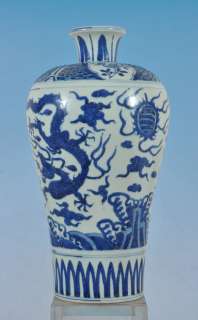   century Chinese blue and white porcelain vase painting Dragon  