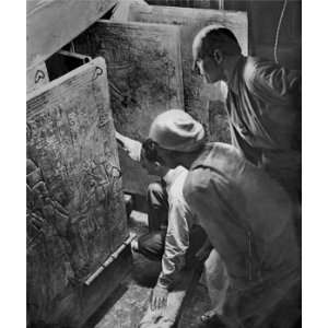  Howard Carter Opens King Tuts Tomb